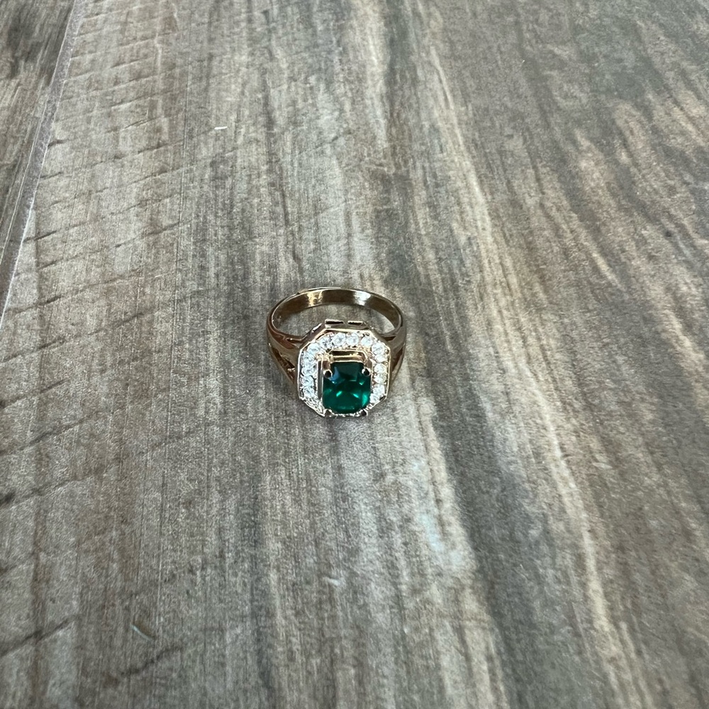 Green Gemstone & Rhinestone Ring - Picture 5 of 5